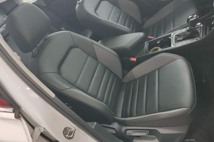 Used Volkswagen Sagitar 2021 280TSI DSG Comfort Connect Edition Right Front Seat