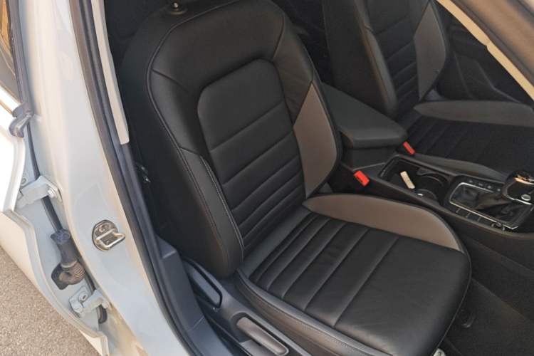 Used Volkswagen Sagitar 2021 280TSI DSG Comfort Connect Edition Right Front Seat