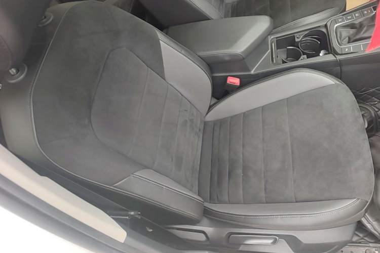 Used Volkswagen Sagitar 2021 280TSI DSG Excellence Edition Right Front Seat