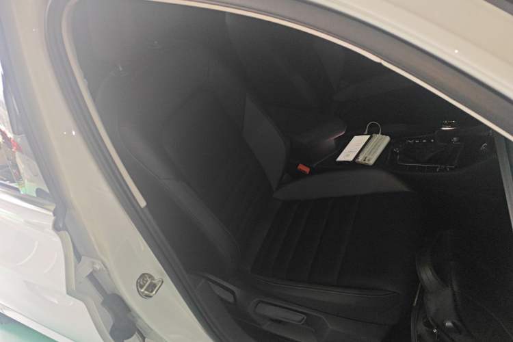 Used Volkswagen Sagitar 2021 280TSI DSG Comfort Connect Edition Right Front Seat
