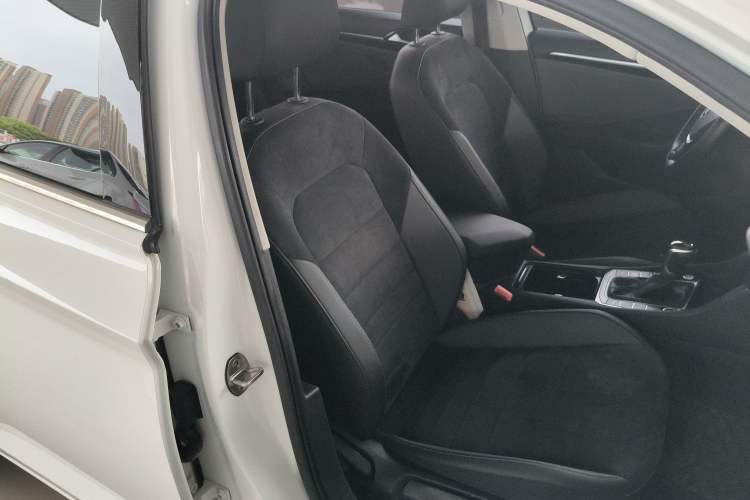 Used Volkswagen Sagitar 2021 280TSI DSG Luxury Smart Connectivity Edition Right Front Seat