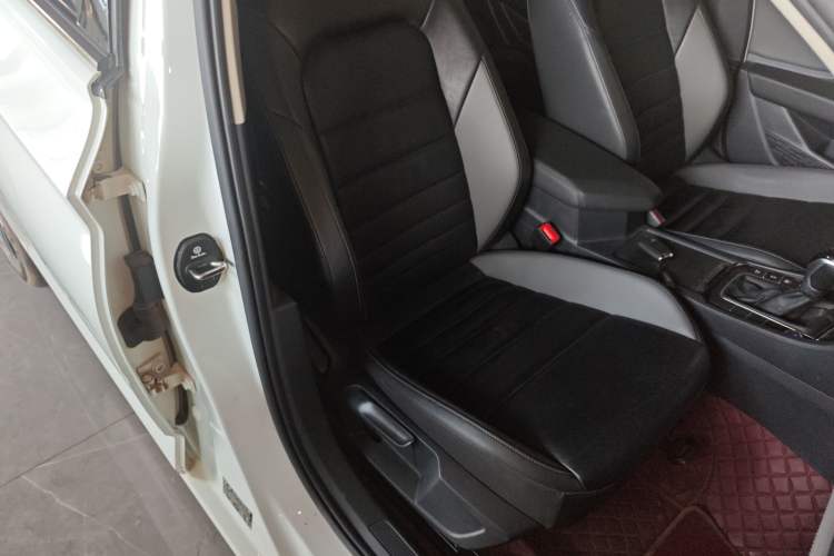 Used Volkswagen Sagitar 2021 280TSI DSG Excellence Edition Right Front Seat