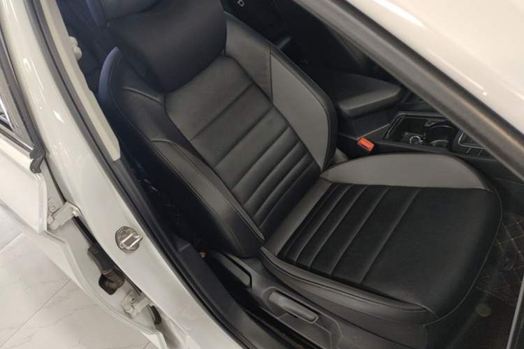 Used Volkswagen Sagitar 2021 280TSI DSG Excellence Edition Right Front Seat