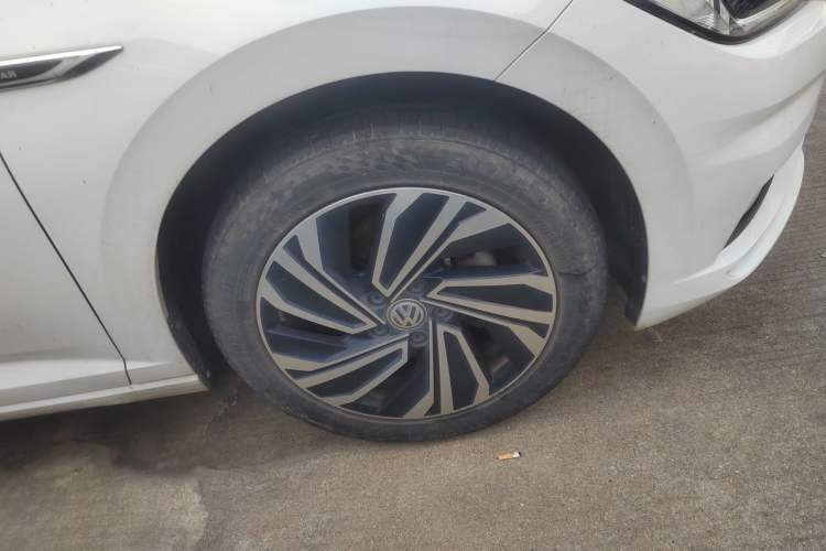 Used Volkswagen Sagitar 2021 200TSI DSG Excellence Edition Right Front Wheel Hub
