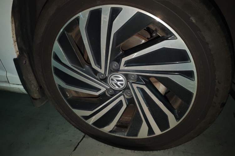 Used Volkswagen Sagitar 2021 280TSI DSG Excellence Edition Right Front Wheel Hub