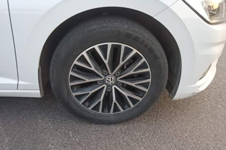 Used Volkswagen Sagitar 2021 280TSI DSG 30th Anniversary Edition Right Front Wheel Hub