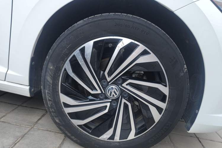 Used Volkswagen Sagitar 2021 280TSI DSG Luxury Smart Connectivity Edition Right Front Wheel Hub