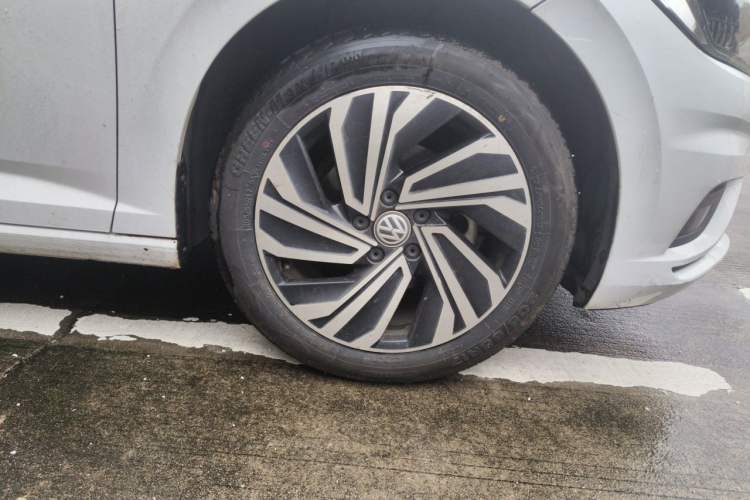 Used Volkswagen Sagitar 2021 280TSI DSG Excellence Edition Right Front Wheel Hub