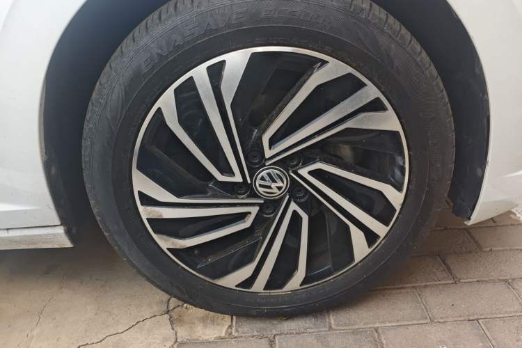 Used Volkswagen Sagitar 2021 280TSI DSG Excellence Edition Right Front Wheel Hub