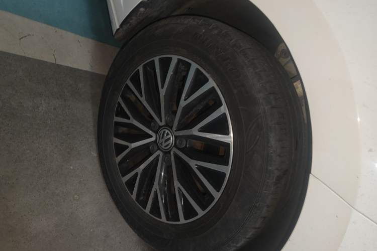 Used Volkswagen Sagitar 2021 280TSI DSG Comfort Connect Edition Right Front Wheel Hub