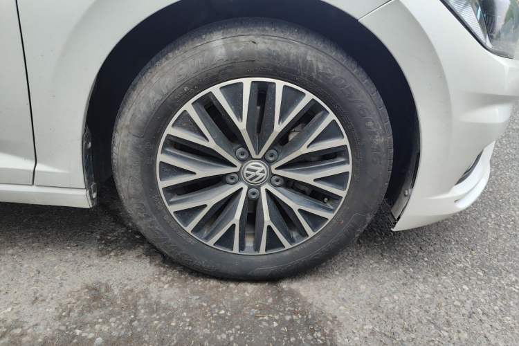 Used Volkswagen Sagitar 2021 280TSI DSG Comfort Connect Edition Right Front Wheel Hub
