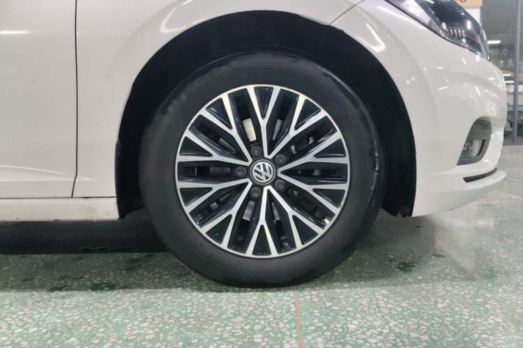 Used Volkswagen Sagitar 2021 280TSI DSG Comfort Connect Edition Right Front Wheel Hub