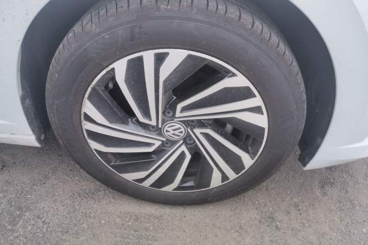 Used Volkswagen Sagitar 2021 280TSI DSG Excellence Edition Right Front Wheel Hub