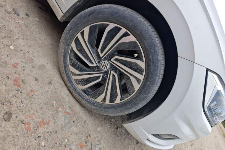 Used Volkswagen Sagitar 2021 280TSI DSG 30th Anniversary Edition Right Front Wheel Hub