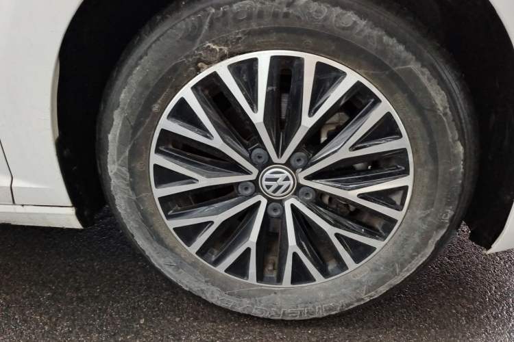 Used Volkswagen Sagitar 2021 280TSI DSG Comfort Connect Edition Right Front Wheel Hub