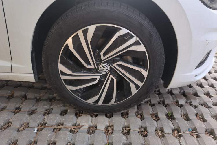 Used Volkswagen Sagitar 2021 200TSI DSG Excellence Edition Right Front Wheel Hub