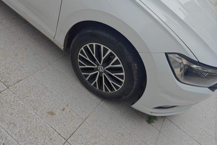 Used Volkswagen Sagitar 2021 200TSI DSG Comfort Connect Edition Right Front Wheel Hub