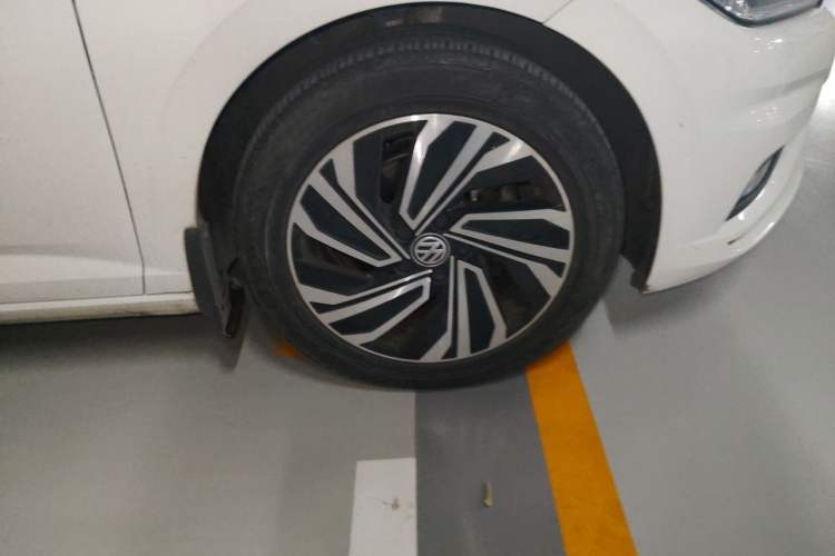 Used Volkswagen Sagitar 2021 280TSI DSG Luxury Smart Connectivity Edition Right Front Wheel Hub