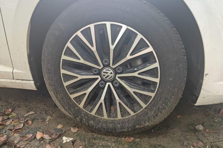 Used Volkswagen Sagitar 2021 200TSI Manual Overdrive Edition Right Front Wheel Hub