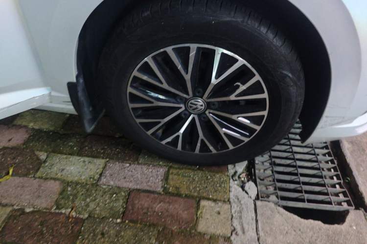 Used Volkswagen Sagitar 2021 200TSI DSG Comfort Connect Edition Right Front Wheel Hub