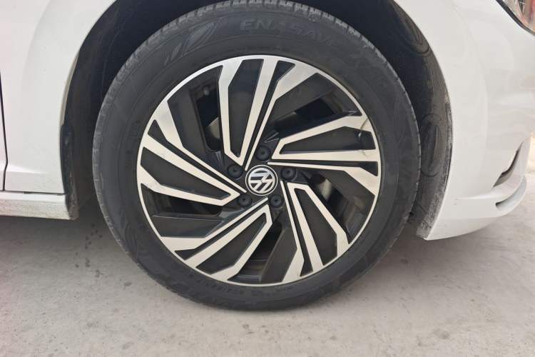 Used Volkswagen Sagitar 2021 280TSI DSG Excellence Edition Right Front Wheel Hub