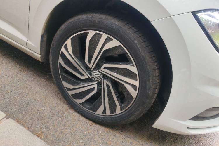 Used Volkswagen Sagitar 2021 280TSI DSG Excellence Edition Right Front Wheel Hub