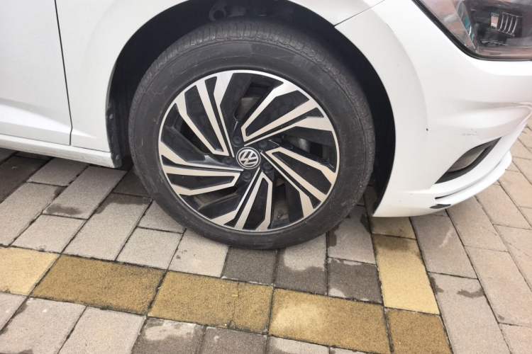 Used Volkswagen Sagitar 2021 280TSI DSG Excellence Edition Right Front Wheel Hub