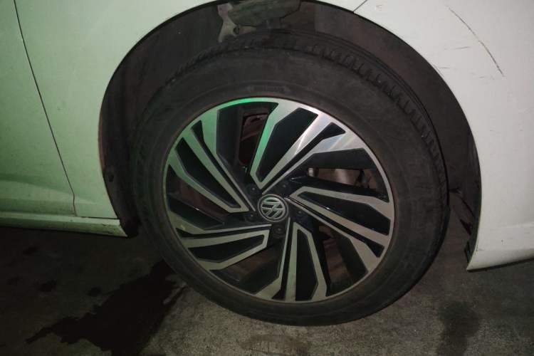 Used Volkswagen Sagitar 2021 200TSI DSG Excellence Edition Right Front Wheel Hub