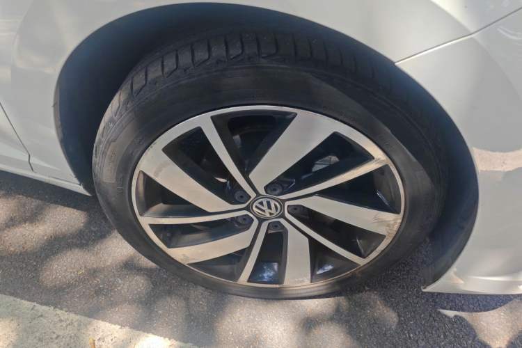 Used Volkswagen Sagitar 2021 280TSI DSG Excellence Edition Right Front Wheel Hub