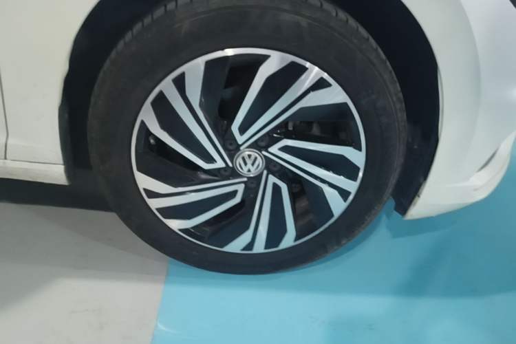 Used Volkswagen Sagitar 2021 280TSI DSG Excellence Edition Right Front Wheel Hub