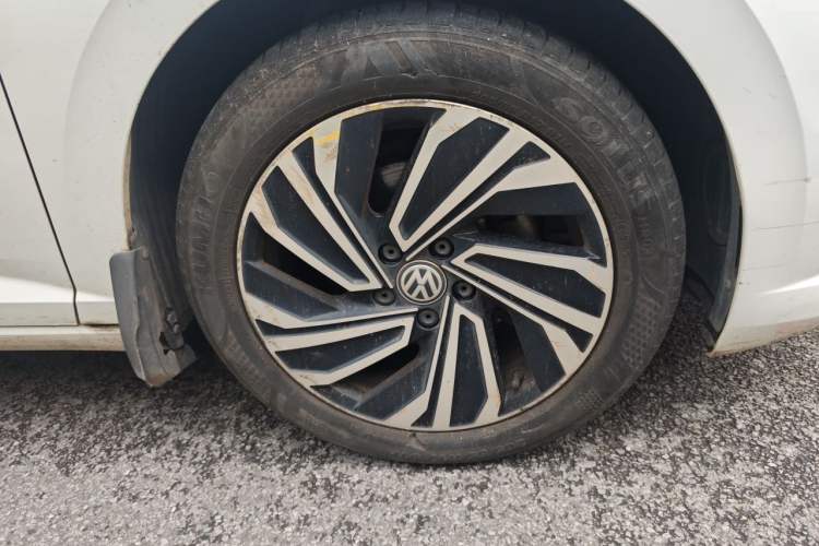 Used Volkswagen Sagitar 2021 200TSI DSG Excellence Edition Right Front Wheel Hub