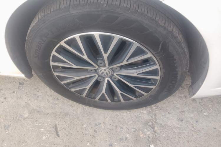 Used Volkswagen Sagitar 2021 280TSI DSG Comfort Connect Edition Right Front Wheel Hub