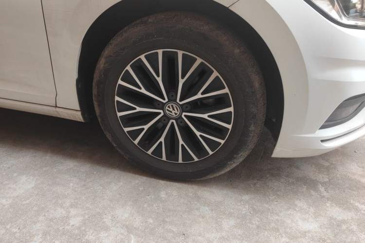 Used Volkswagen Sagitar 2021 200TSI DSG Comfort Connect Edition Right Front Wheel Hub
