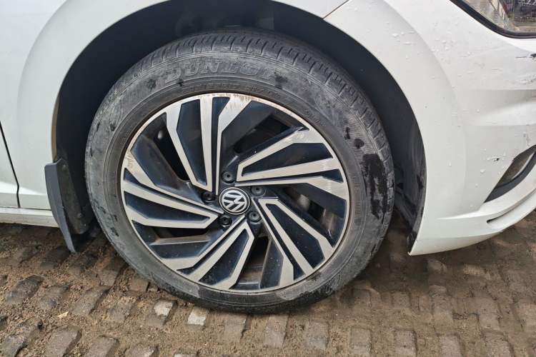 Used Volkswagen Sagitar 2021 280TSI DSG Excellence Edition Right Front Wheel Hub