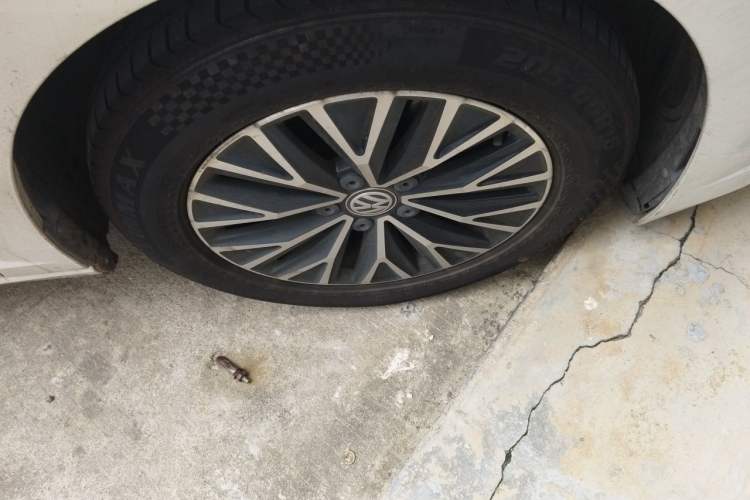 Used Volkswagen Sagitar 2021 280TSI DSG Excellence Edition Right Front Wheel Hub