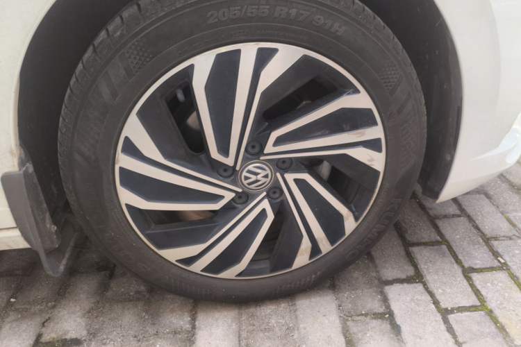 Used Volkswagen Sagitar 2021 280TSI DSG Excellence Edition Right Front Wheel Hub
