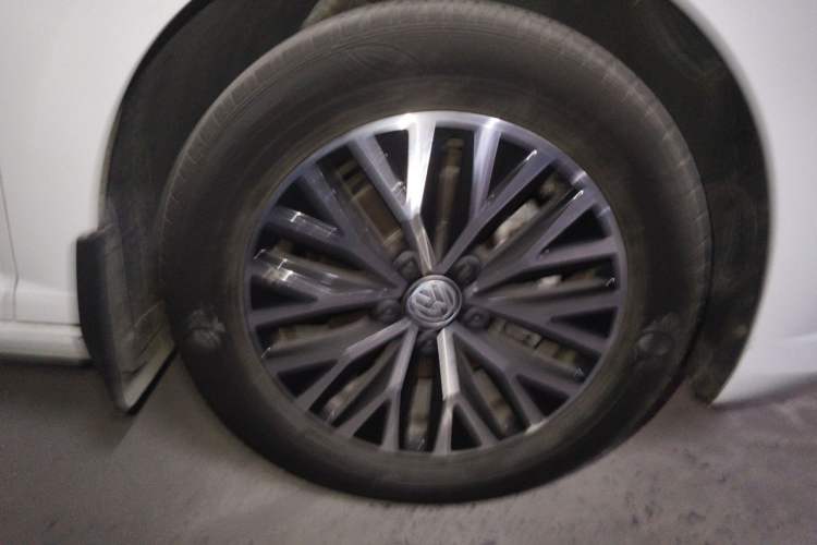 Used Volkswagen Sagitar 2021 280TSI DSG Comfort Connect Edition Right Front Wheel Hub