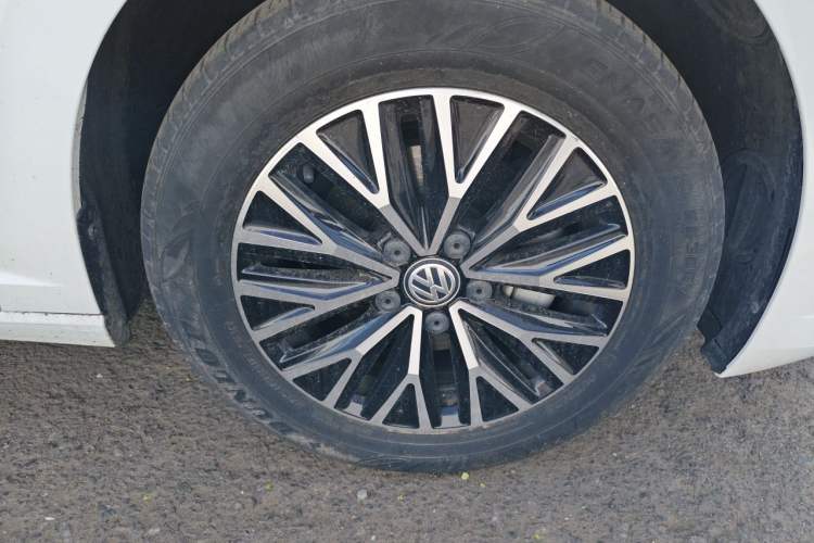 Used Volkswagen Sagitar 2021 200TSI DSG Comfort Connect Edition Right Front Wheel Hub