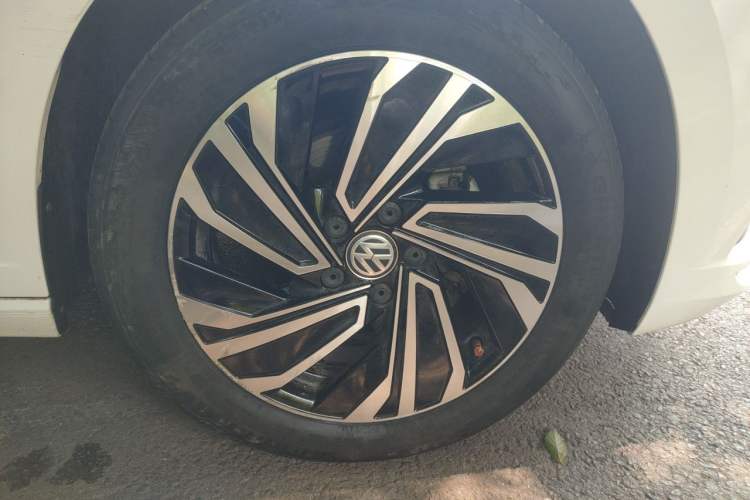 Used Volkswagen Sagitar 2021 280TSI DSG Excellence Edition Right Front Wheel Hub