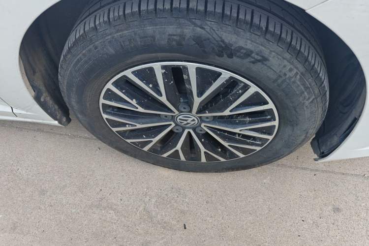 Used Volkswagen Sagitar 2021 280TSI DSG Comfort Connect Edition Right Front Wheel Hub