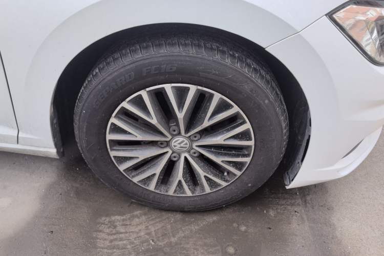 Used Volkswagen Sagitar 2021 280TSI DSG Comfort Connect Edition Right Front Wheel Hub