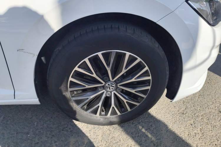 Used Volkswagen Sagitar 2021 200TSI DSG Comfort Connect Edition Right Front Wheel Hub