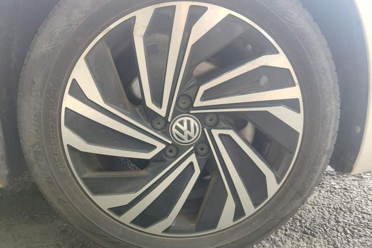 Used Volkswagen Sagitar 2021 280TSI DSG Excellence Edition Right Front Wheel Hub