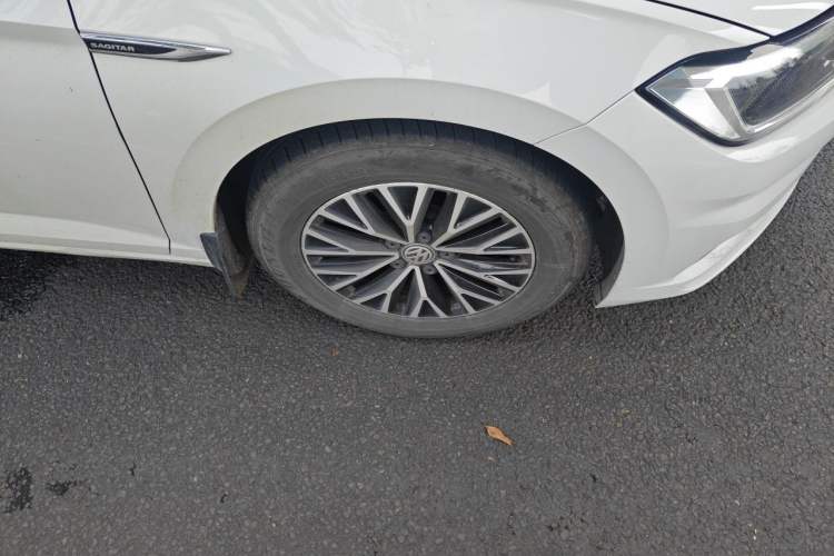Used Volkswagen Sagitar 2021 280TSI DSG Comfort Connect Edition Right Front Wheel Hub