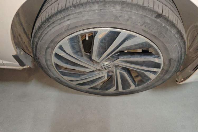 Used Volkswagen Sagitar 2021 280TSI DSG Excellence Edition Right Front Wheel Hub
