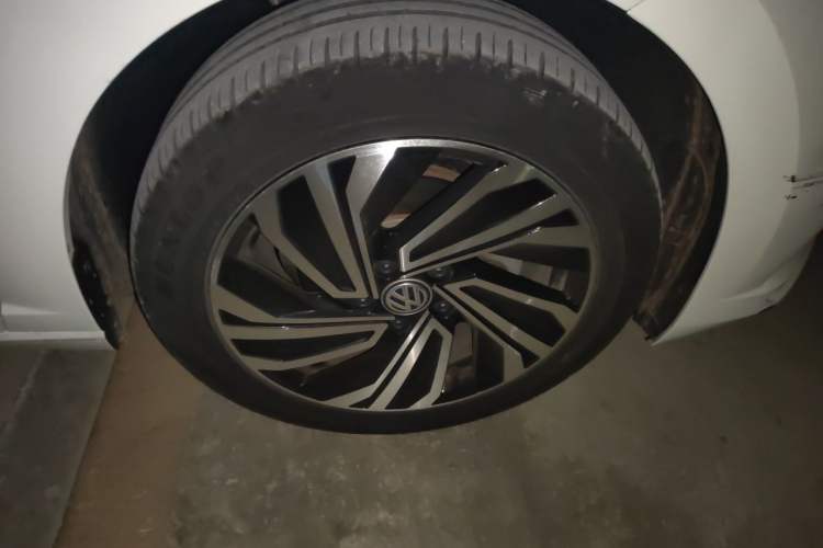 Used Volkswagen Sagitar 2021 280TSI DSG Excellence Edition Right Front Wheel Hub