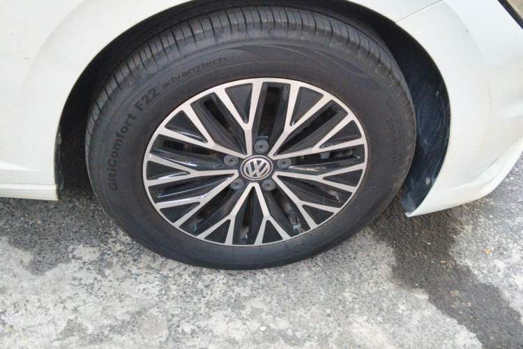Used Volkswagen Sagitar 2021 280TSI DSG Comfort Connect Edition Right Front Wheel Hub