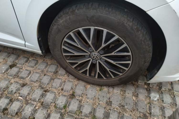 Used Volkswagen Sagitar 2021 280TSI DSG Comfort Connect Edition Right Front Wheel Hub