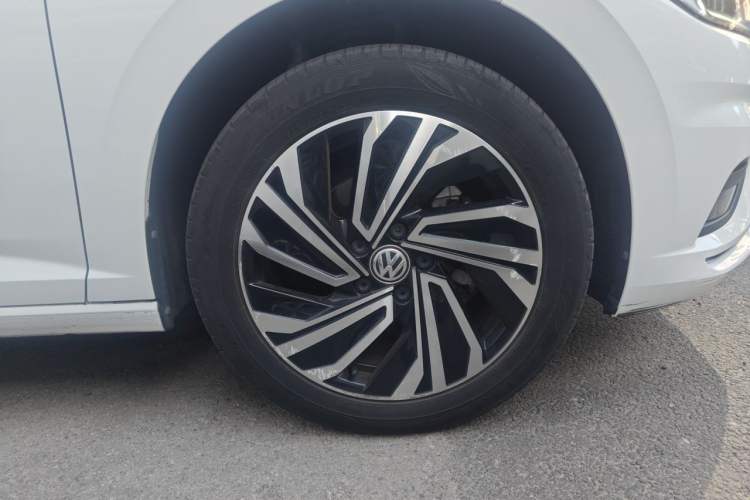 Used Volkswagen Sagitar 2021 280TSI DSG Excellence Edition Right Front Wheel Hub