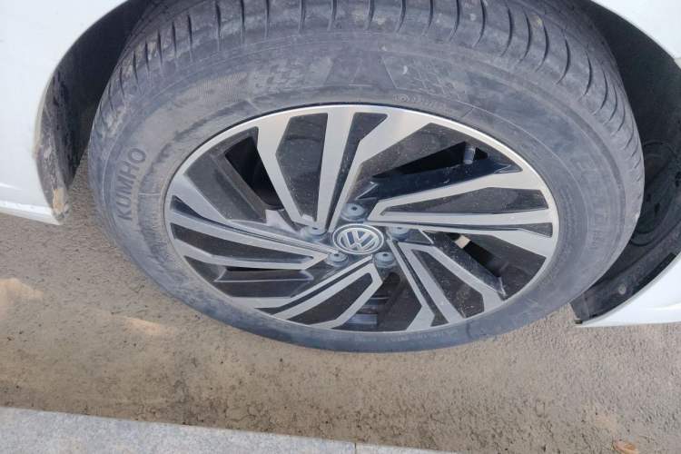 Used Volkswagen Sagitar 2021 280TSI DSG 30th Anniversary Edition Right Front Wheel Hub